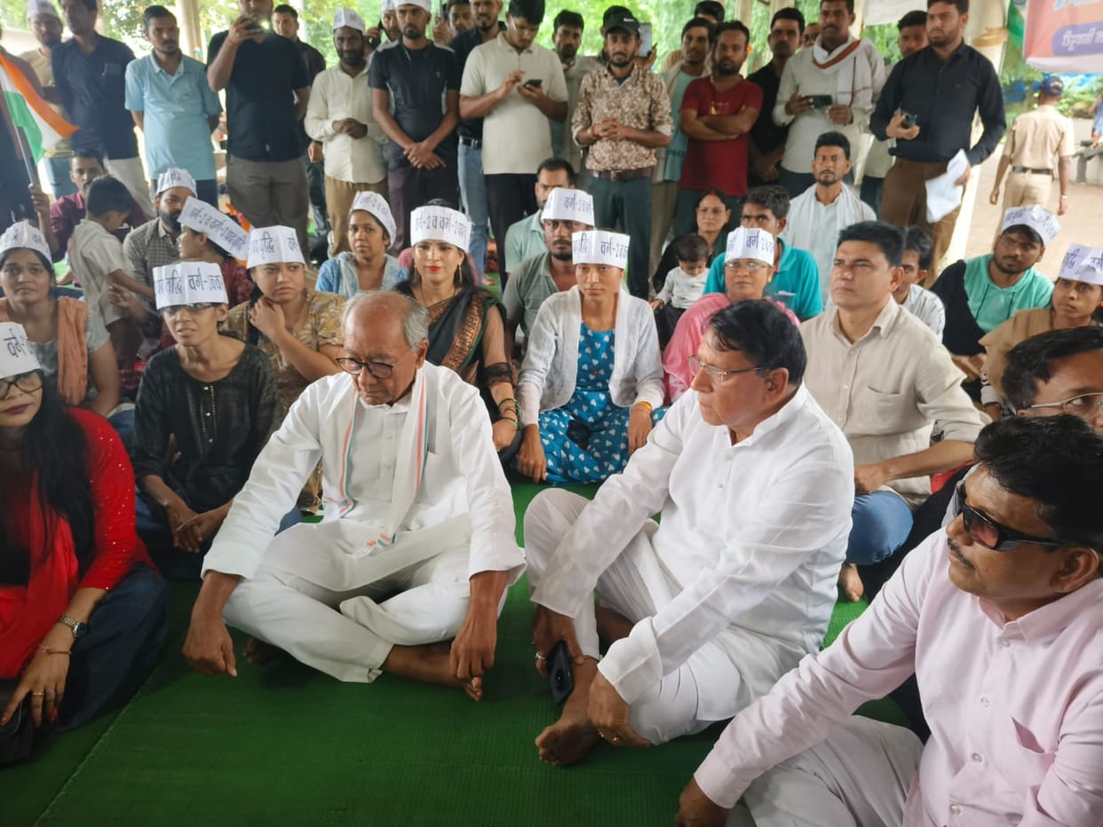 Digvijaya enters the teacher recruitment protest: Warns the government, says he will go on a hunger strike him