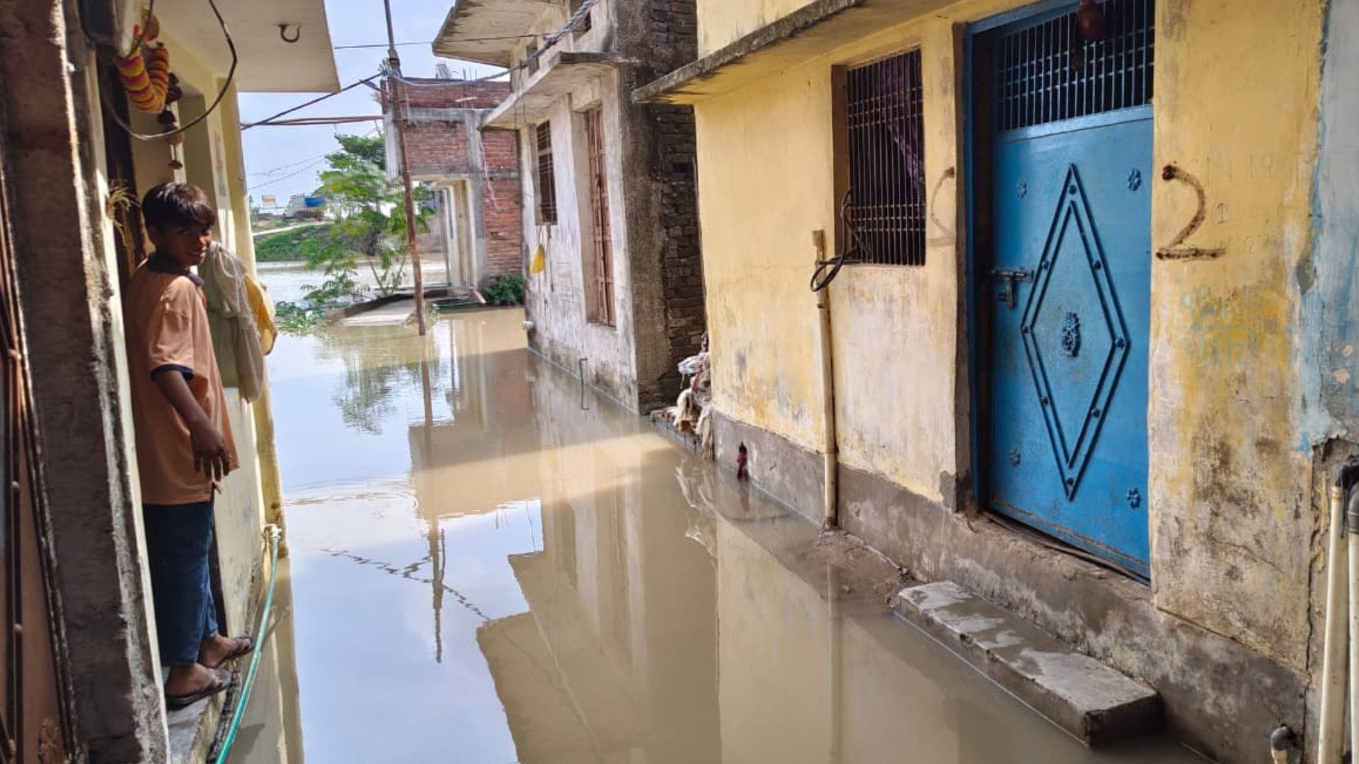 Heavy rain Houses collapsed in Mirzapur dam gates opened in Chandauli and Sonbhadra