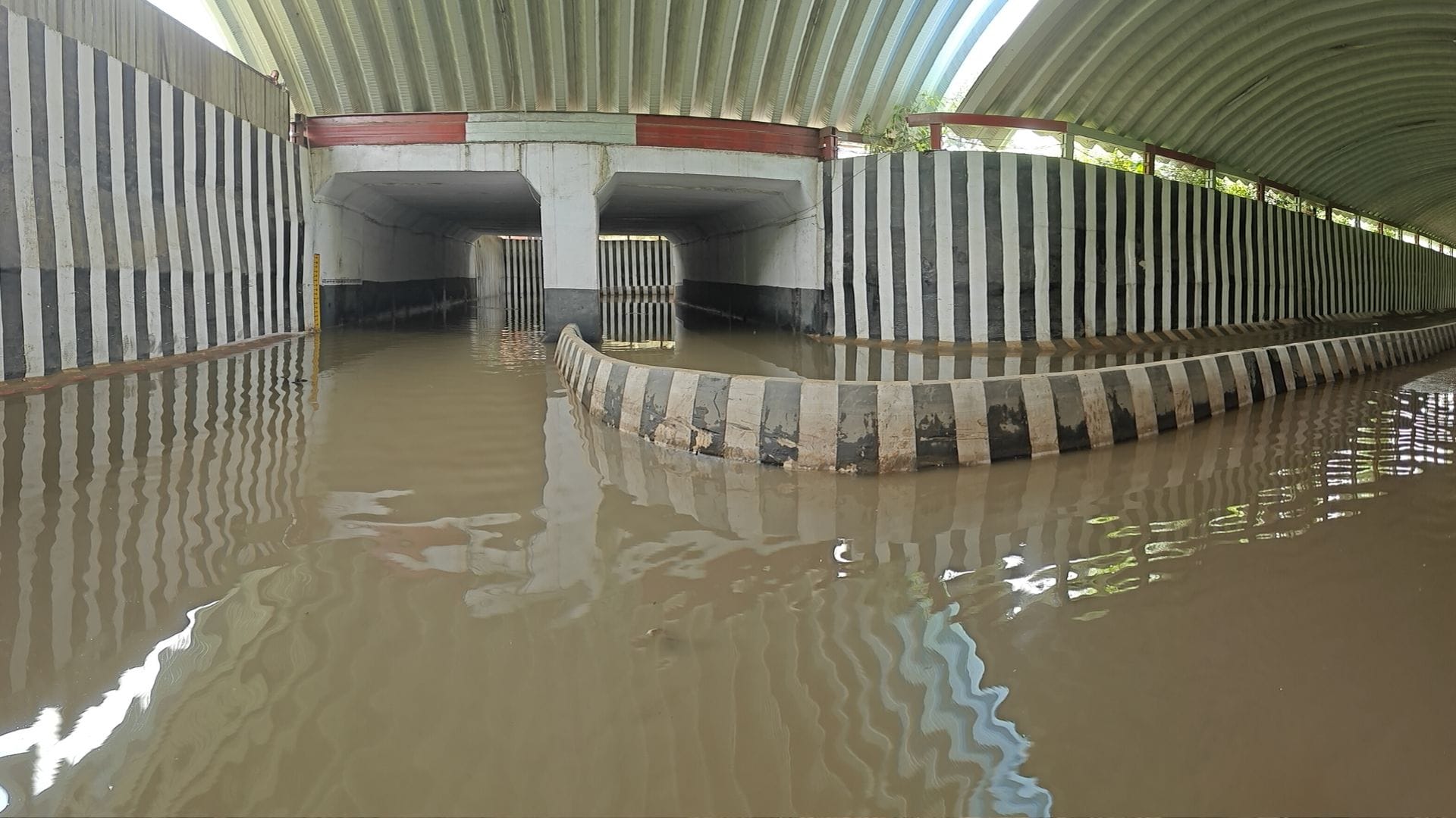 rain in Banaras latest photos of waterlogging in homes shops and at railway station airport