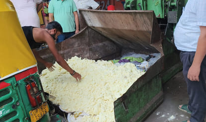 500 kg of foul-smelling Khoya found in dirty sacks near Govindpuri Railway Station; destroyed