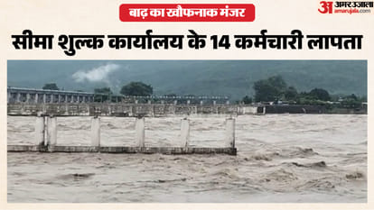 हेलीकॉप्टरों की मदद से लापता लोगों की तलाश जारी है।
