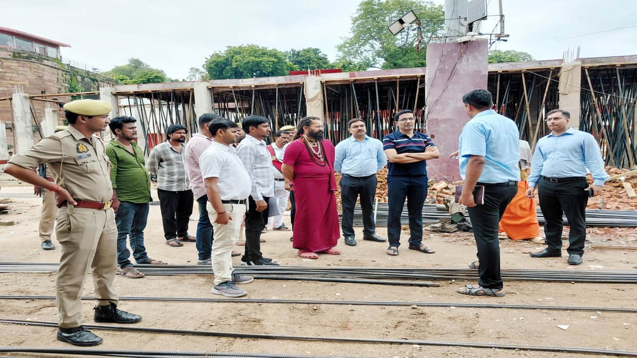 Contractor Reprimanded for Negligence in Carving Work; Commissioner Says, "Complete the Finishing First