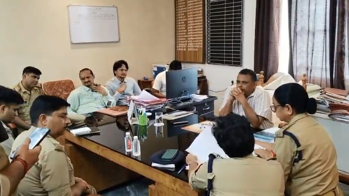 Kanpur 40% goes to clerks and officials 20% to contractor and  remaining 40% is spent on development work