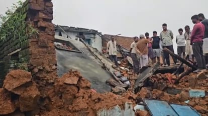 मूसलाधार बारिश में मकान ढहा, बुजुर्ग दंपती की मौत