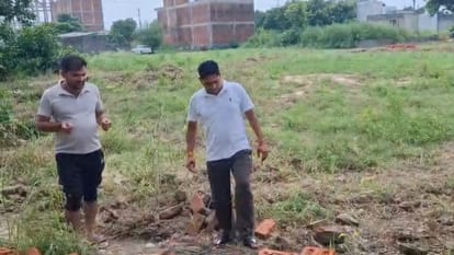 किसानों ने रुकवाया निर्माण