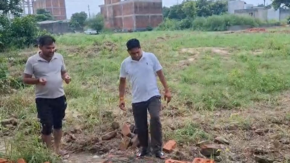 Meerut: Farmers Stop MDA Construction Work in Lohiyanagar Scheme, Warn of Major Protest