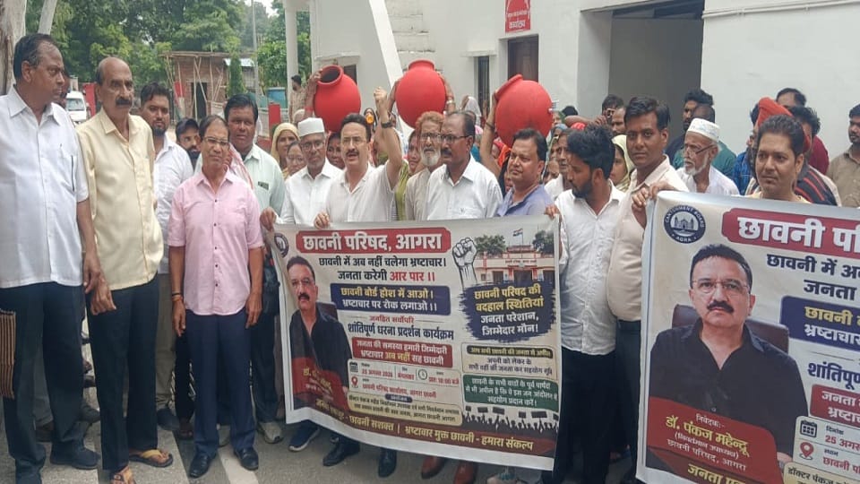 Water Crisis Protest Residents Carry Pots To Agra Cantonment Board Office After Two Months