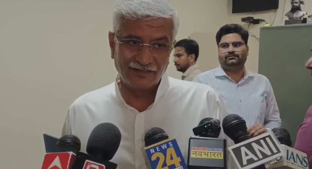 gajendra singh shekhawat attack rahul gandhi manusmriti statement fake notes bjp civic election