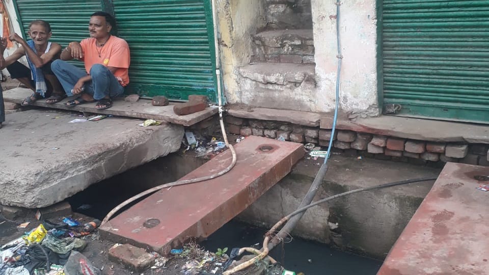 79 Year Old Woman Dies After Falling Into Open Drain In Agra Freeganj