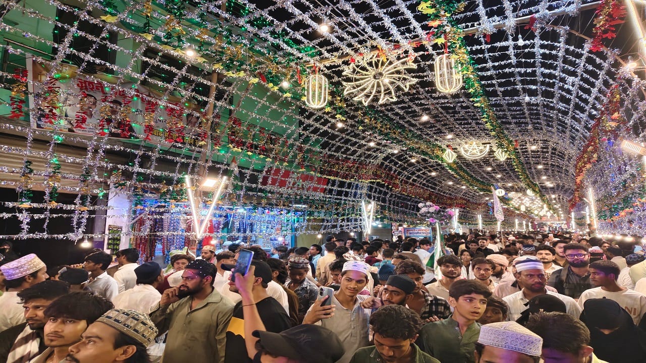 ईद मिलादुन्नबी की पूर्व संध्या पर निकाला गया जुलूस