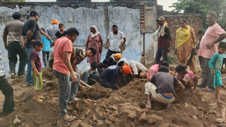 Gold and silver coins unearthed in Kharar People took administration now searching for them
