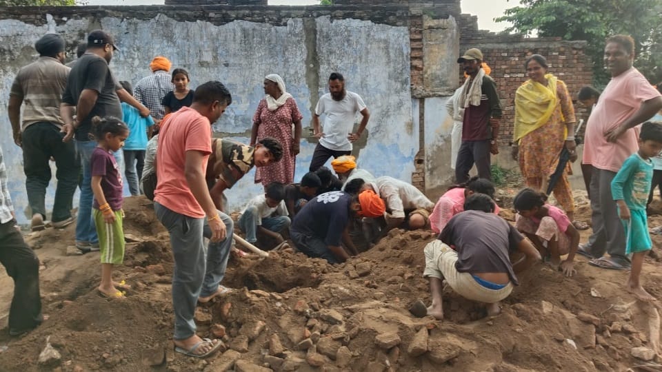 Gold and silver coins unearthed in Kharar People took administration now searching for them