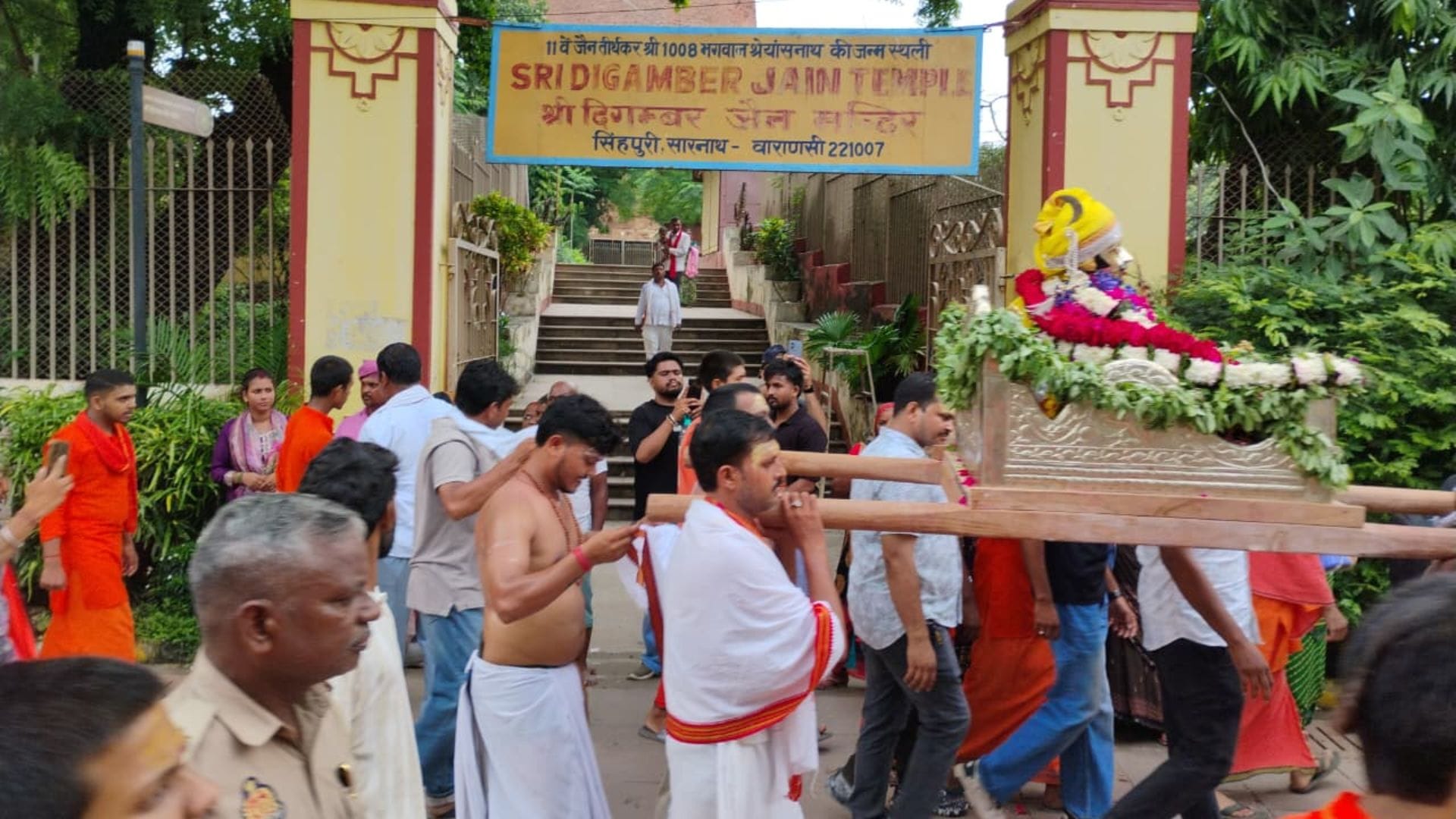 Kashi vishwanath arrived at his in-laws home with his family in varanasi