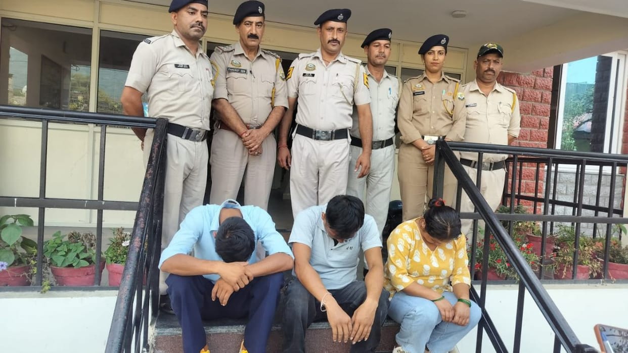 bilaspur car 4-523 kg charas seized nepalese couple three arrested