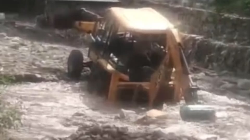 continuous rainfall in Himachal Sukhna Choe flowing near Handia neighborhood of Kalka