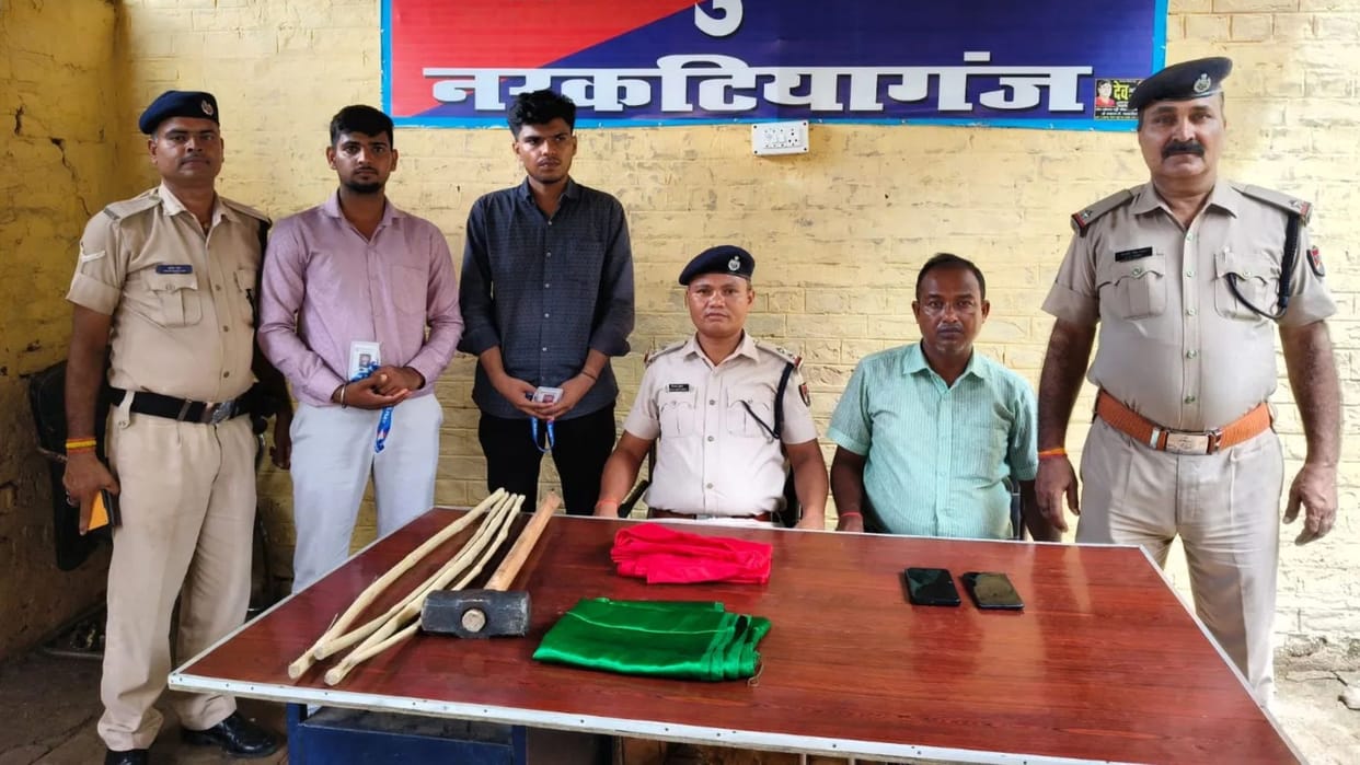 Two fake trackmen roaming the railway tracks arrested, one absconding