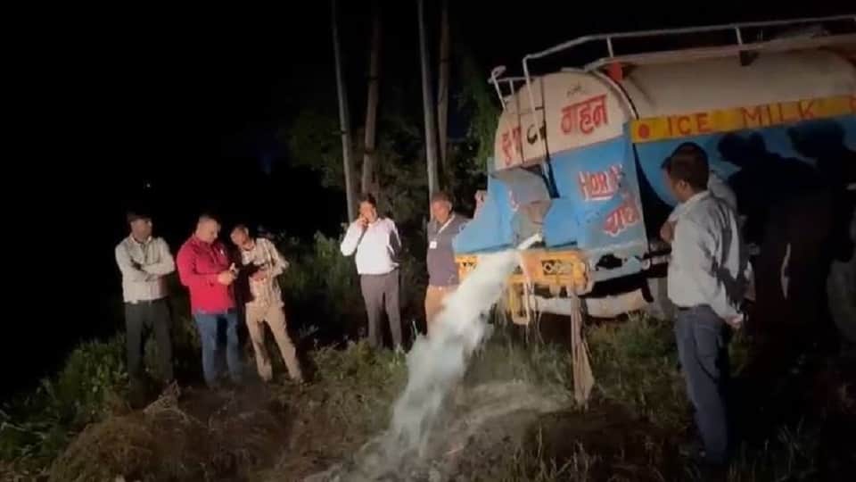 FSDA team gets 7000 liters of milk destroyed in Agra