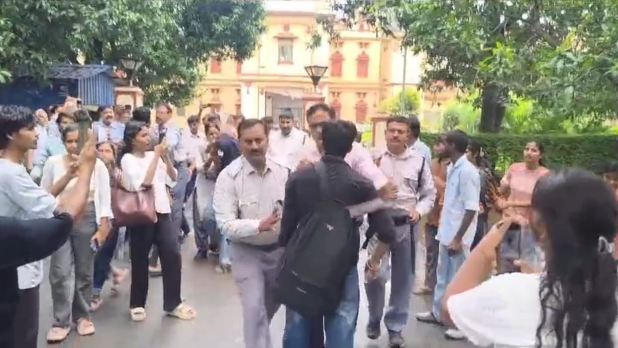 BHU viral Video of thrashing and scuffling amidst protests by students in Varanasi