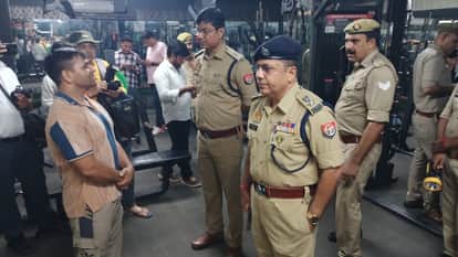 यूट्यूबर अंकित बालियान की हत्या के बाद जिम में जानकारी लेते एसपी व एएसपी