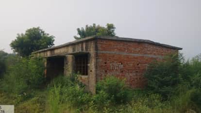 अधूरा उप स्वास्थ्य केंद्र