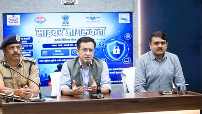 बच्चों से वर्चुअल संवाद करते डीजीपी दीपम सेठ