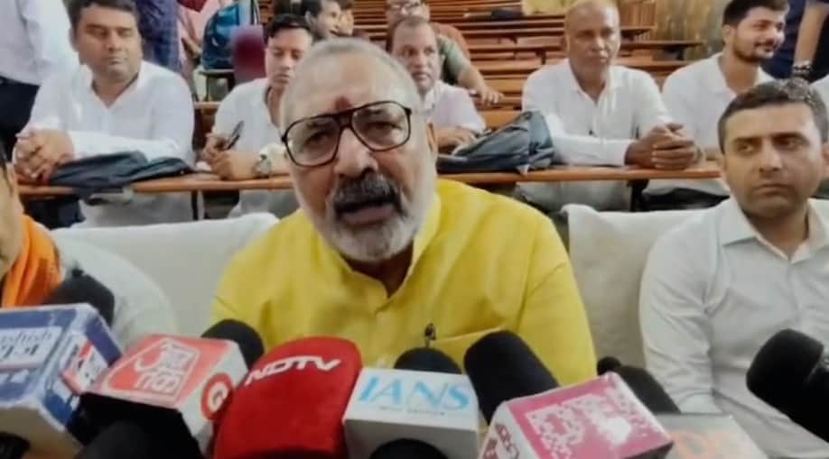 बेगूसराय सांसद गिरिराज सिंह ने कांग्रेस नेता राहुल गांधी पर तीखा हमला बोला है।