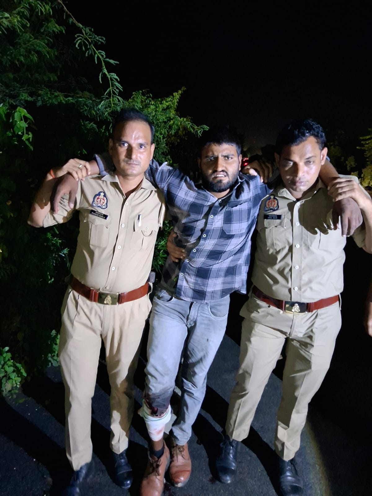 Eight Days After Mobile Snatching, Accused Arrested in Police Encounter in Etawah