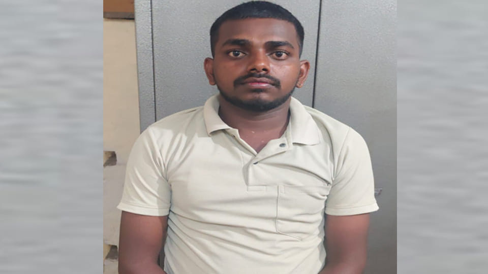 Kanpur: Fraudster arrested at RTO office; police questioning underway