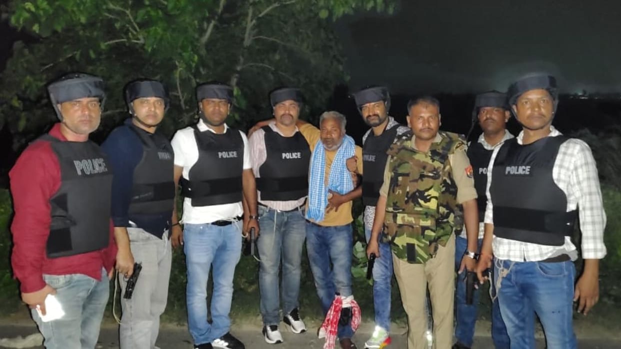 Accused Guddu Dadhi wanted in 45 cases and carrying a reward of rs 75,000 arrested encounter in Gorakhpur