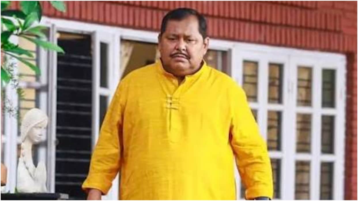 Popular Bengali actor Kharaj Mukherjee And wife stuck in flood hit Nepal