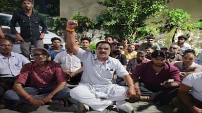 लघु उद्योग व्यापार मंडल अध्यक्ष को हिरासत में लेने पर हंगामा