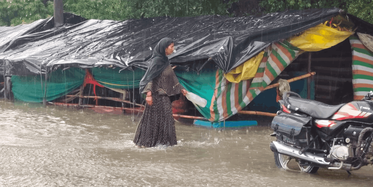 Torrential Rains Wreak Havoc Mud Houses of Three Villagers Collapse in Laroni mauranipur rain