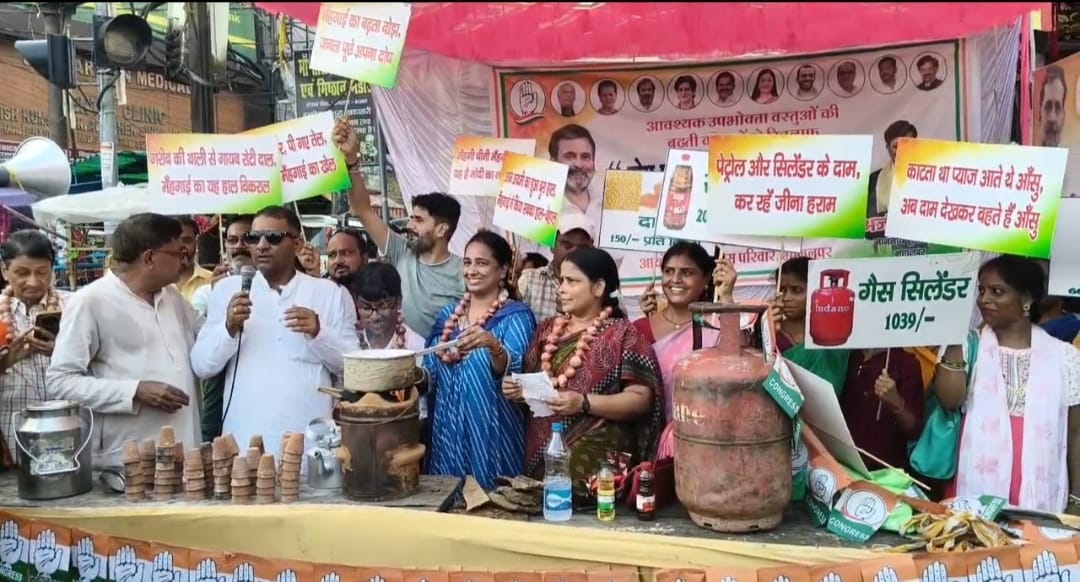 Bihar news-Mahila Congress Holds Street Meeting Against Rising Inflation, Former MLA Ajit Sharma