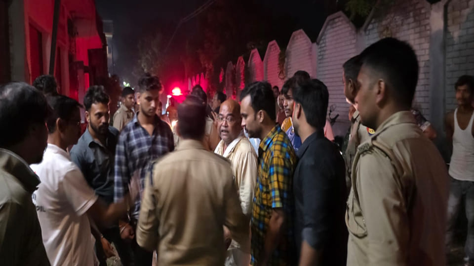 मौके पर मौजूद पुलिस