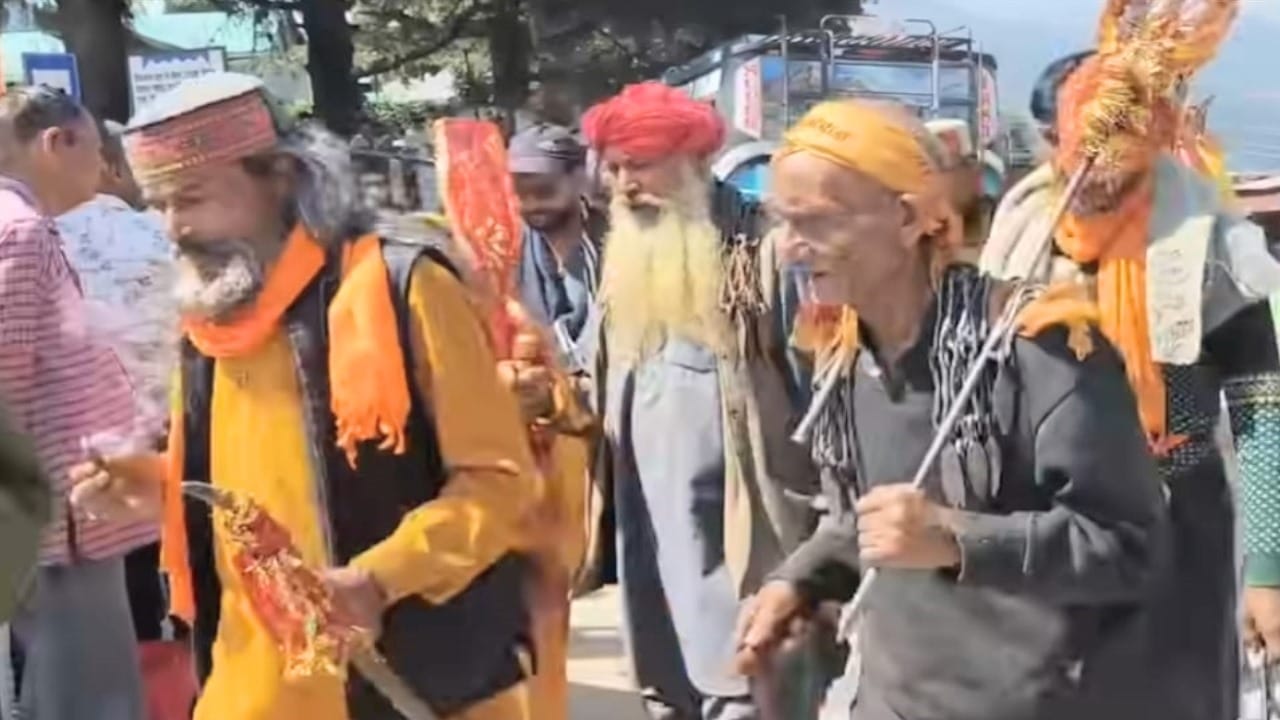 मणिमहेश यात्रा पर रवाना हुआ जेएंडके का जत्था।