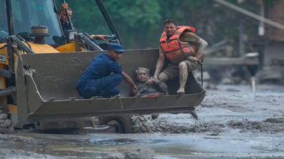 UP: SDRF and PAC teams engaged in rescue operations to evacuate people stranded in Nepal, CM issued instructio
