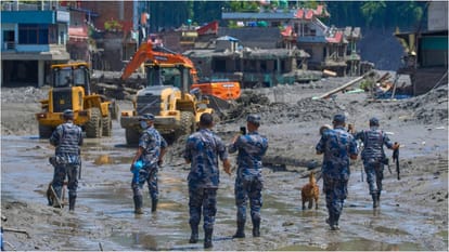 नेपाल में बाढ़ के बाद राहत और बचाव कार्य जारी