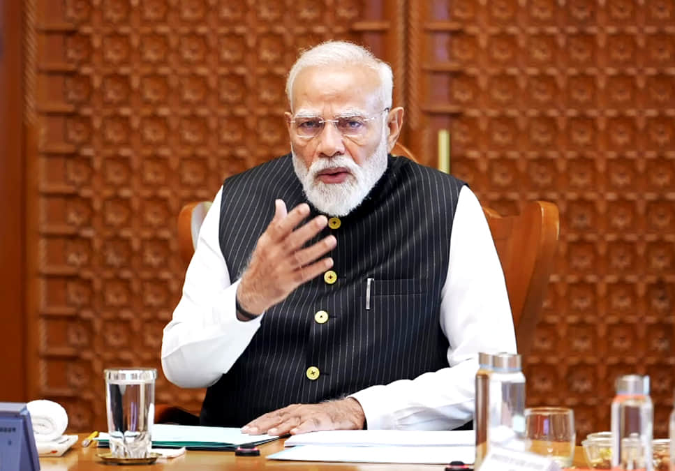 The PM said cow dung was converted into biogas, and a clean flame was lit using this clean energy.