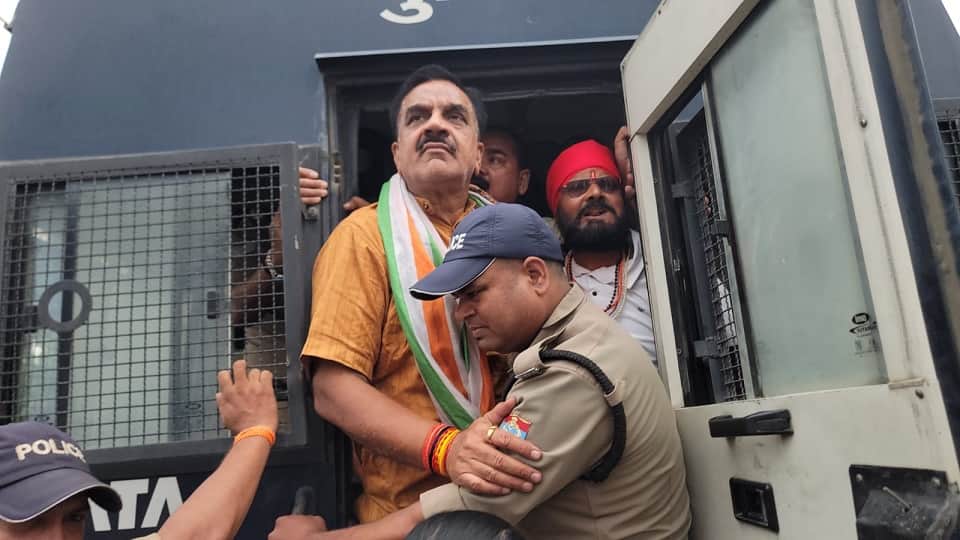 Former MLA Rajkumar Thukral were detained while they were going to submit a memorandum to the CM Dhami