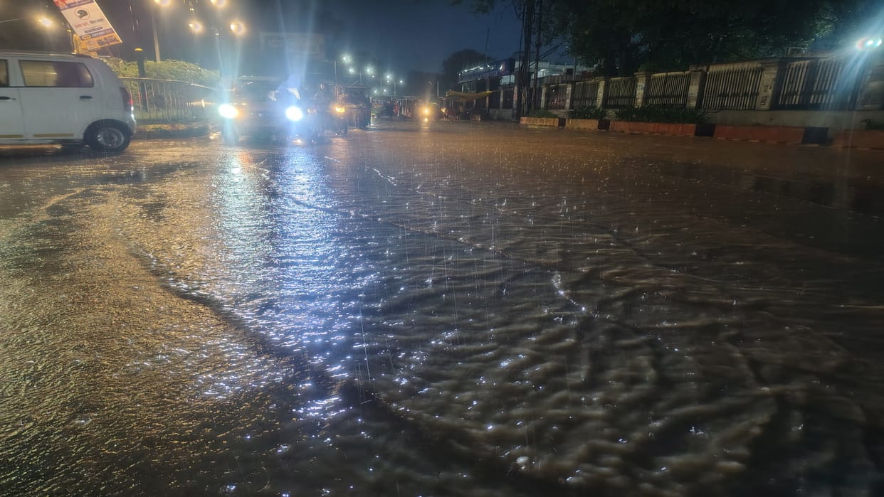 Prayagraj Weather: Dry all day, heavy downpour in the evening; several areas waterlogged.