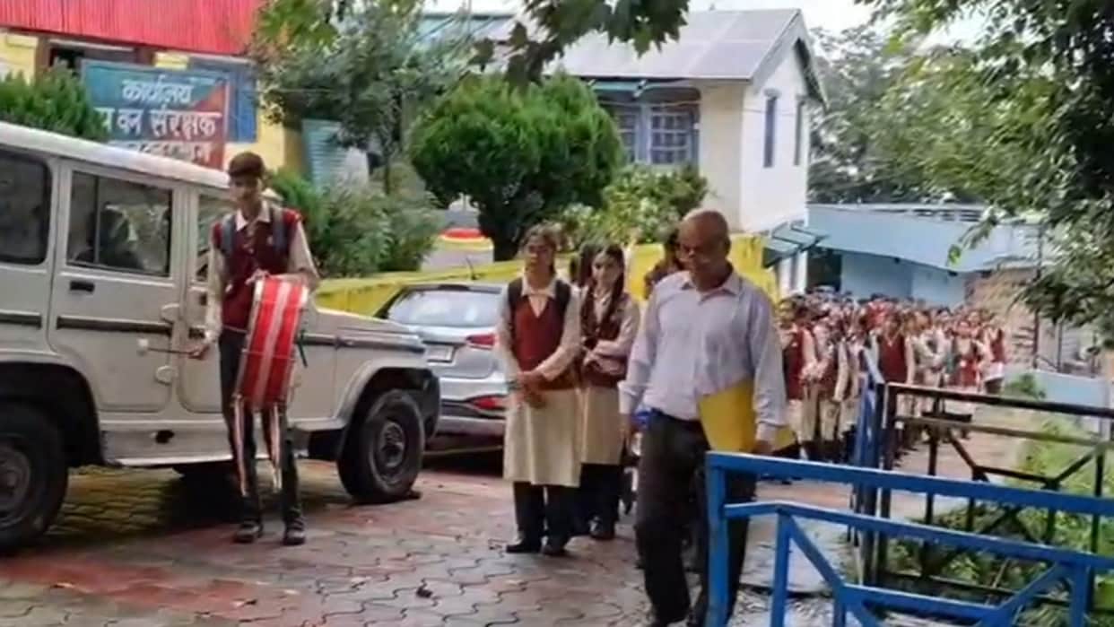 Pauri Students Protest Outside Forest Department Office Demand Removal of Dangerous Trees on School Route