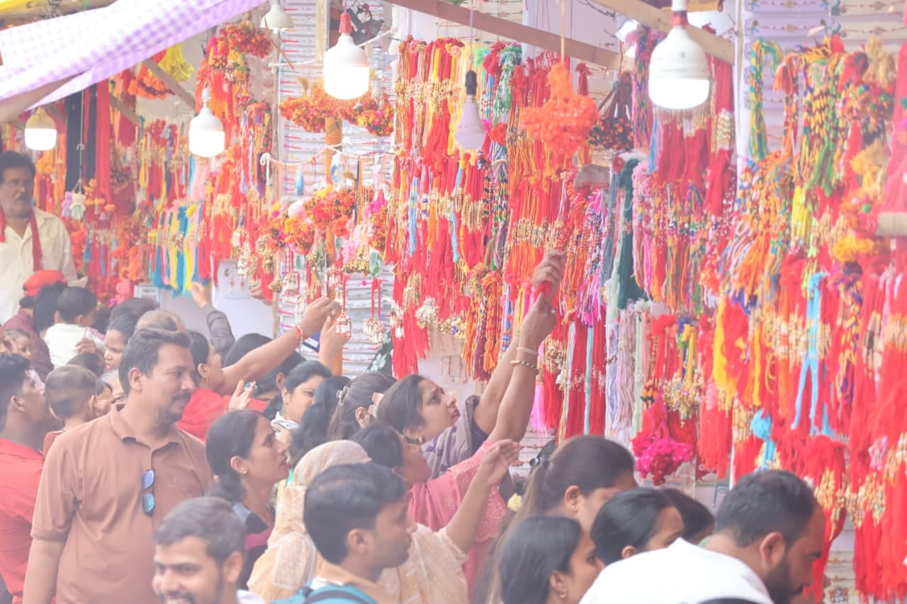 राखी त्यौहार के कारण दमके बाजार