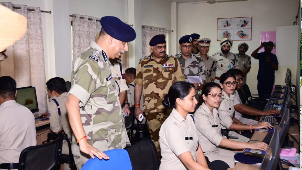 दिल्ली मेट्रो की 10 लाइनों पर 12 हजार सीआईएसएफ जवान, रोज 70 लाख यात्रियों की सुरक्षा