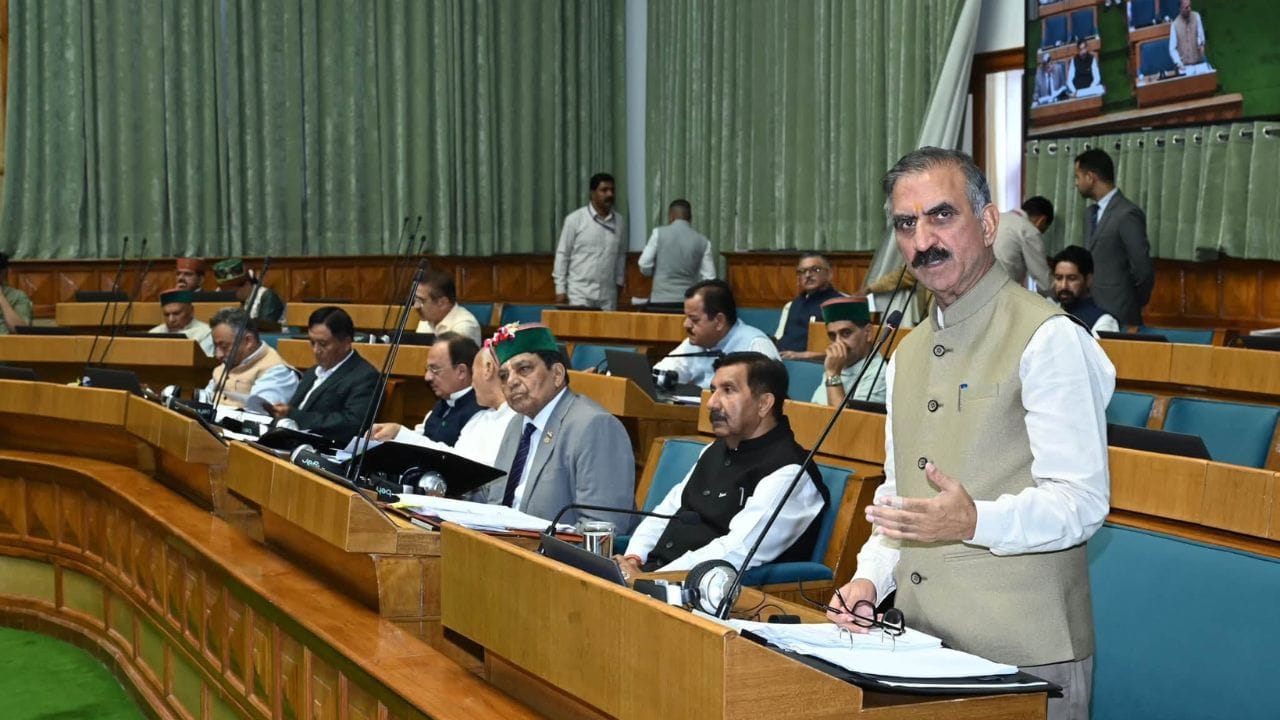 सदन में संबोधित करते हुए मुख्यमंत्री सुखविंद्र सिंह सुक्खू।
