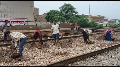 ट्रैक पर कार्य के दौरान सुरक्षा मानकों को और कड़ा करने का निर्देश