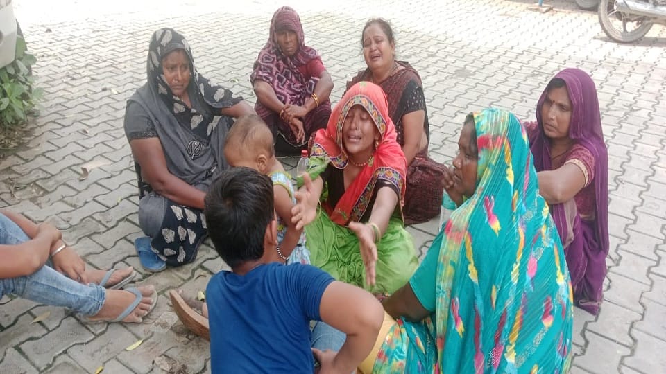 Man Found Hanging at Home, Family Alleges Murder Over Mobile Theft