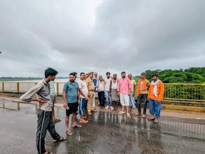 Elderly Man Jumps From Yamuna Bridge, Rescued by Divers