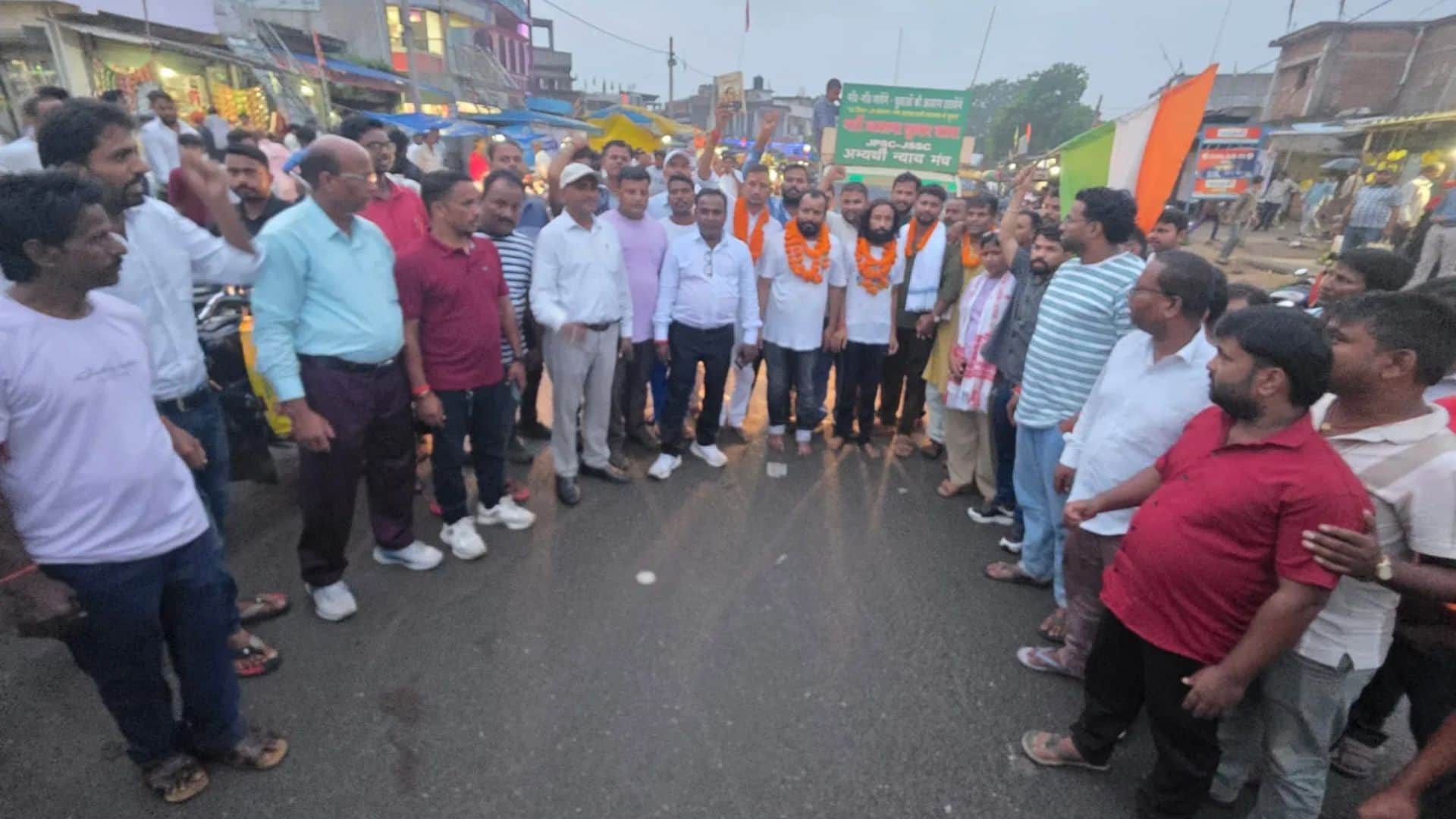 यात्रा में शामिल छात्र