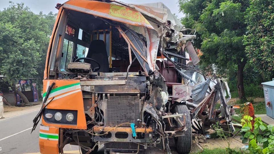 हादसे में क्षतिग्रस्त रोडवेज