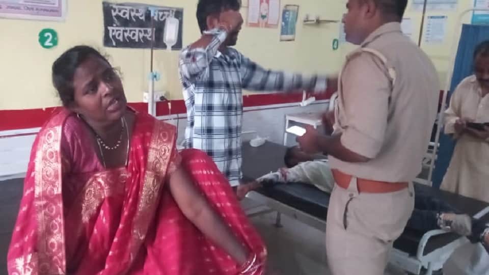 Muzaffarnagar: Motorcycle hits divider; two children killed, parents and son injured